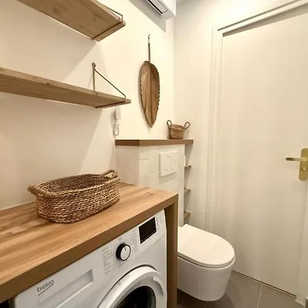 Apartment T2 Bord De Mer,clim & Parking La Grande-Motte