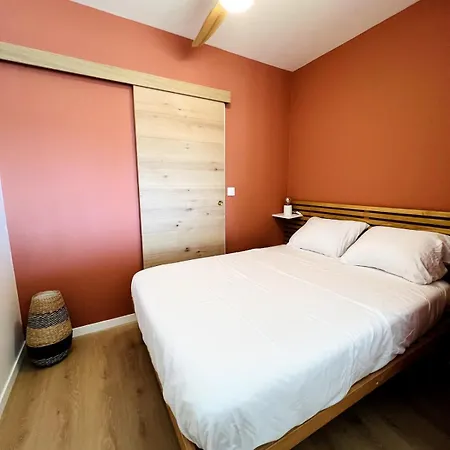 Apartment T2 Bord De Mer,clim & Parking *
